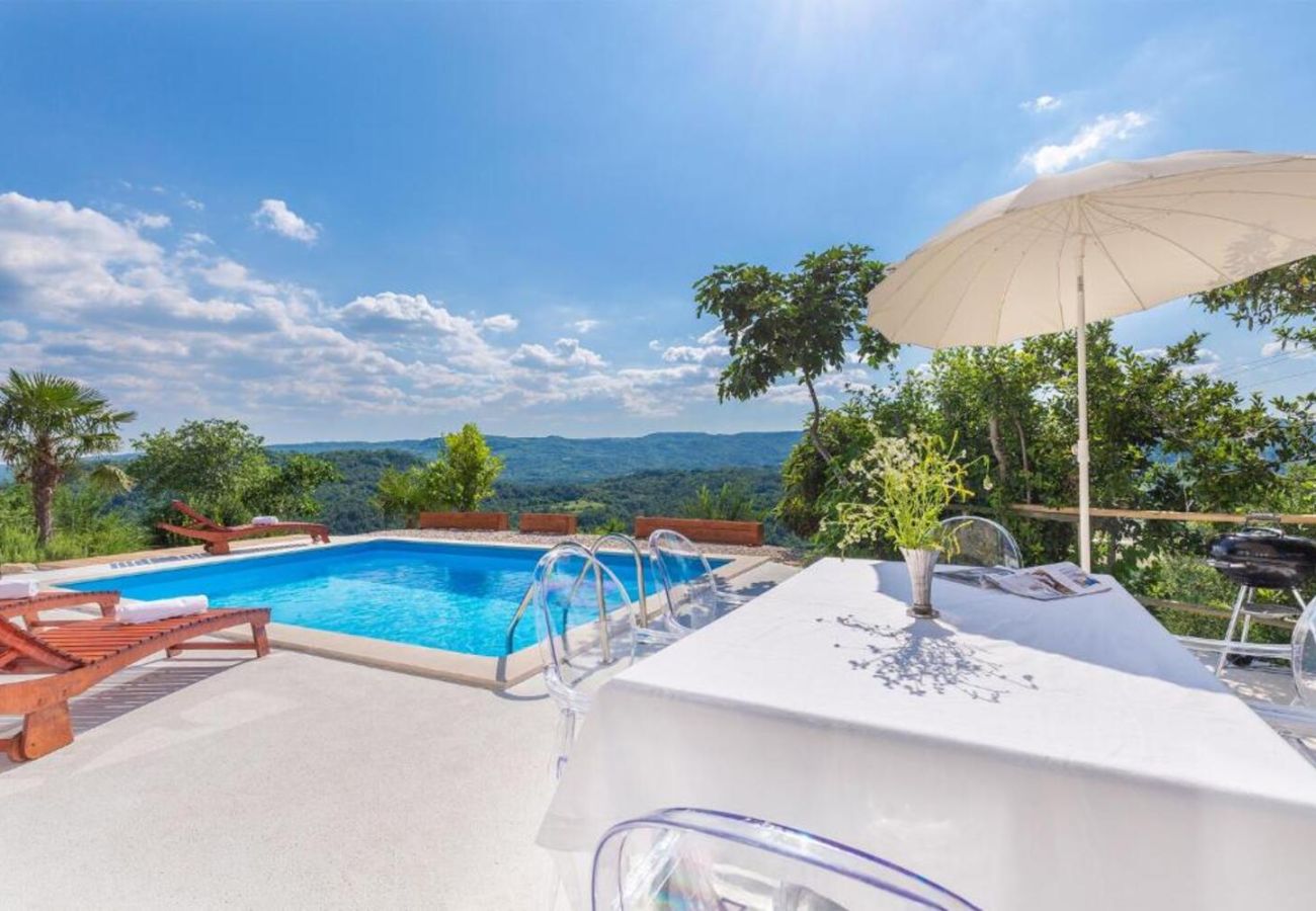 Villa in Krbune - Villa Sussini in Central Istria for 8 people with jacuzzi & pet friendly