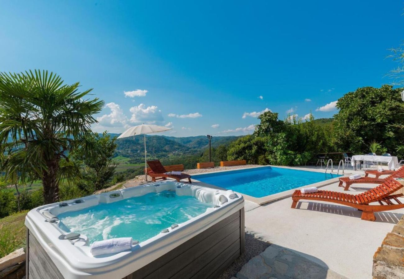 Villa in Krbune - Villa Sussini in Central Istria for 8 people with jacuzzi & pet friendly