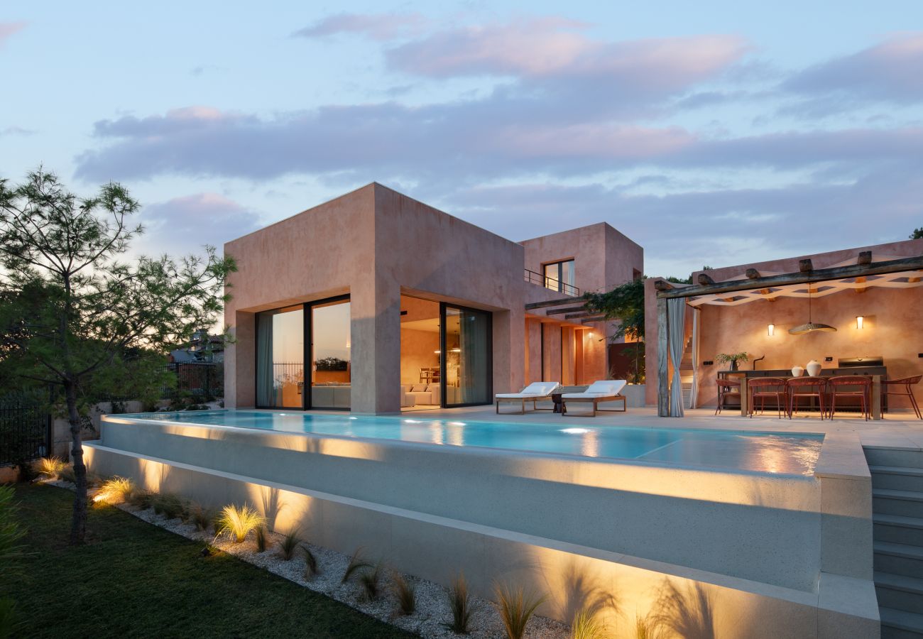 Villa in Žuntici - Villa Arcobaleno for 10 people near Rovinj with 56 m2 heated infinity pool 