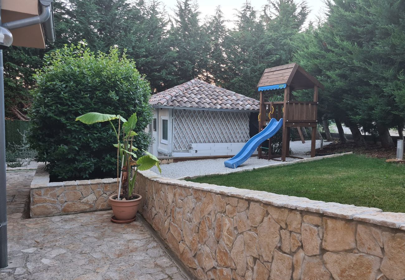 Villa in Smoljanci - Villa Histria Relax for 8 people in Central Istria with sea view and children playground
