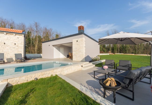 Villa in Pinežici - Villa Harmony for 8 people in Central Istria with 50 m2 private pool and sea view Villa in Pinežici - Villa Harmony for 8 people in Central Istria with 50 m2 private pool and sea view