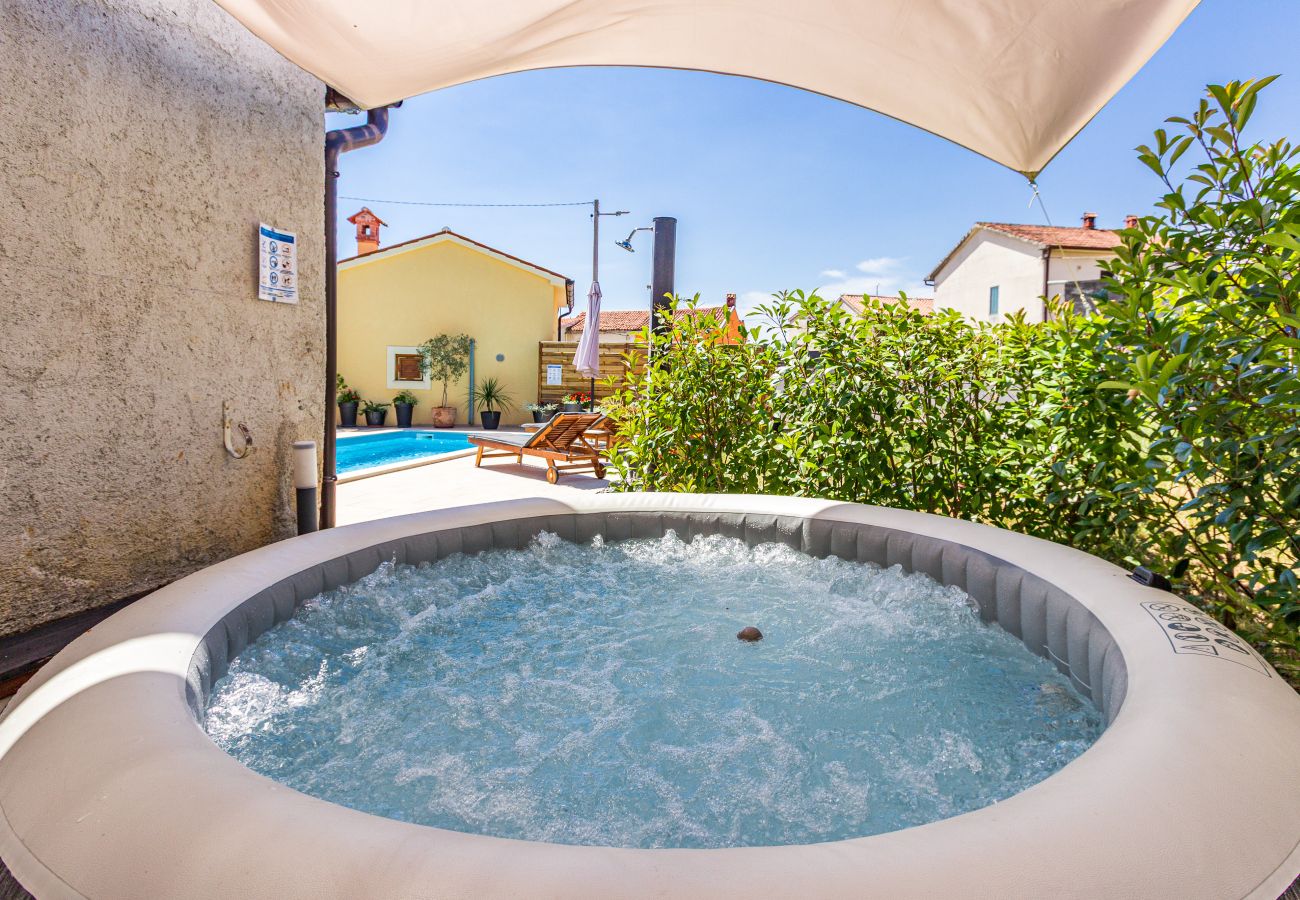 Villa in Marcana - Villa Tonin for 6 people near Pula with jacuzzi & children playground