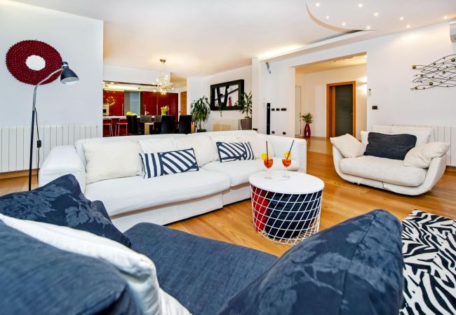 Villa in Rovinjsko Selo - Villa Sky near Rovinj for 10 people with private heated pool & children playground Villa in Rovinjsko Selo - Villa Sky near Rovinj for 10 people with private heated pool & children playground