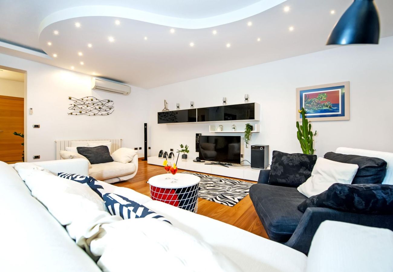 Villa in Rovinjsko Selo - Villa Sky near Rovinj for 10 people with private heated pool & children playground
