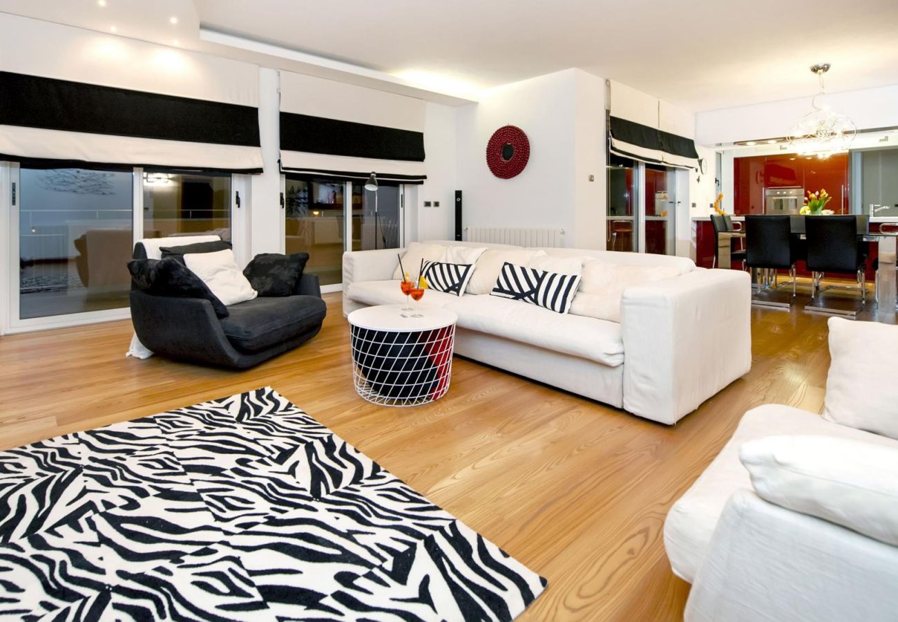 Villa in Rovinjsko Selo - Villa Sky near Rovinj for 10 people with private heated pool & children playground