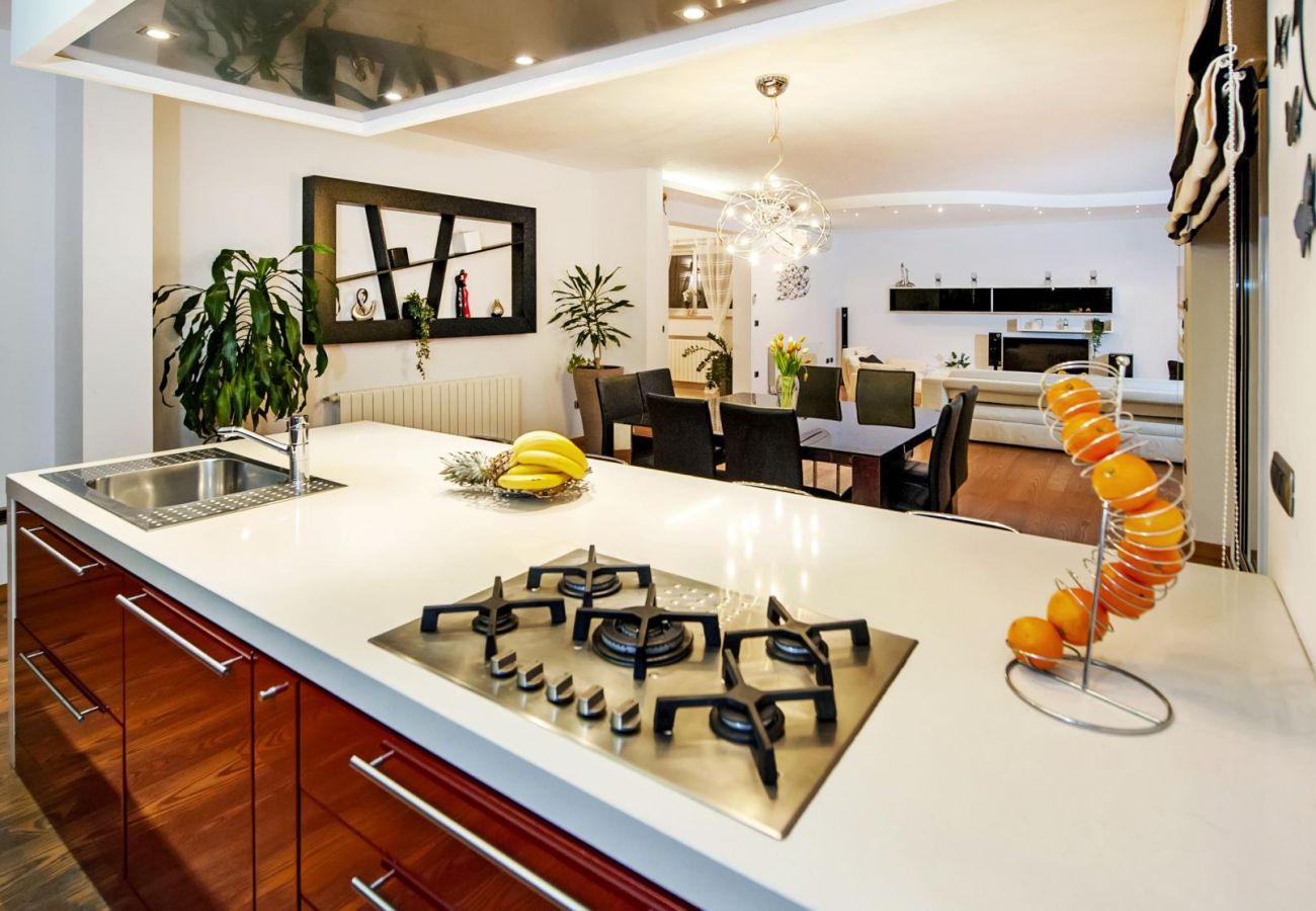 Villa in Rovinjsko Selo - Villa Sky near Rovinj for 10 people with private heated pool & children playground