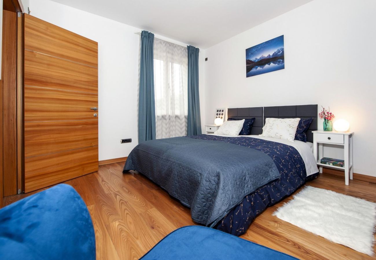 Villa in Rovinjsko Selo - Villa Sky near Rovinj for 10 people with private heated pool & children playground