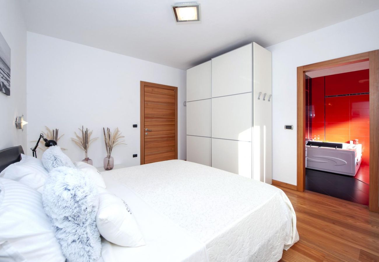 Villa in Rovinjsko Selo - Villa Sky near Rovinj for 10 people with private heated pool & children playground
