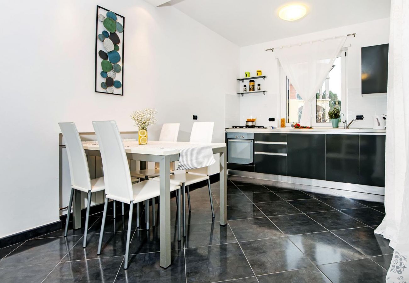 Villa in Rovinjsko Selo - Villa Sky near Rovinj for 10 people with private heated pool & children playground