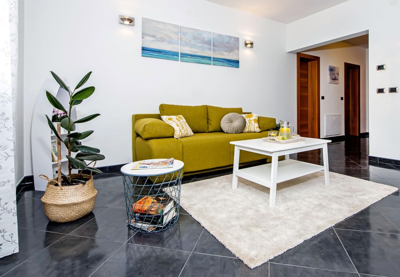 Villa in Rovinjsko Selo - Villa Sky near Rovinj for 10 people with private heated pool & children playground