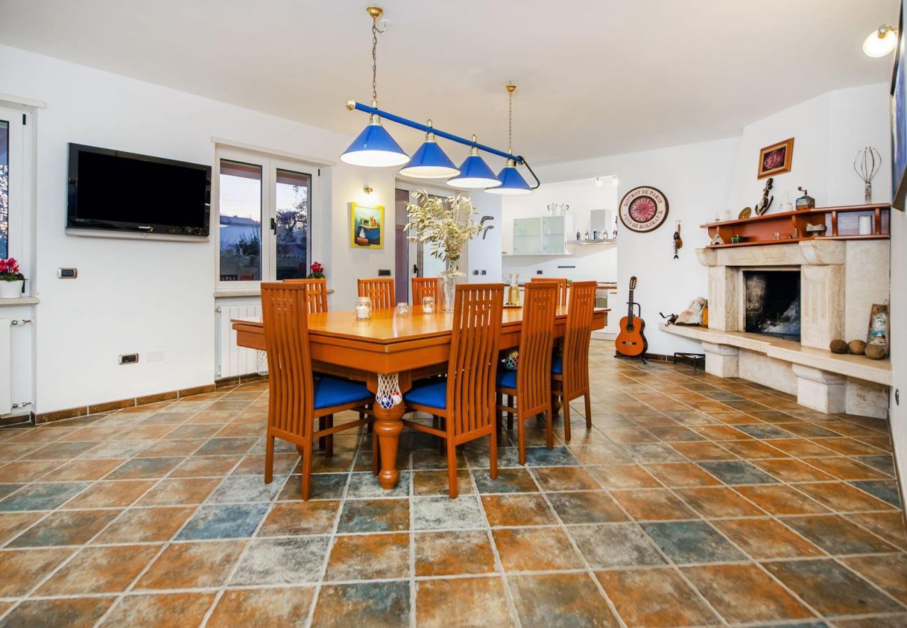 Villa in Rovinjsko Selo - Villa Sky near Rovinj for 10 people with private heated pool & children playground