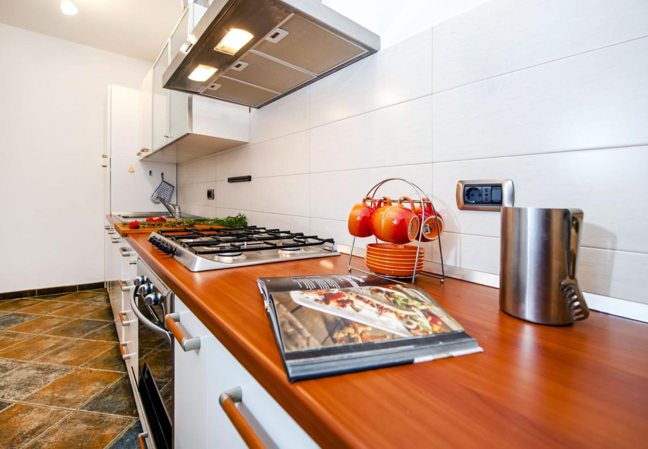 Villa in Rovinjsko Selo - Villa Sky near Rovinj for 10 people with private heated pool & children playground