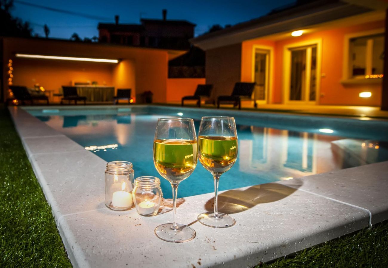 Villa in Rovinjsko Selo - Villa Sky near Rovinj for 10 people with private heated pool & children playground