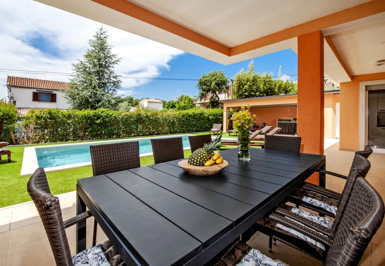 Villa in Rovinjsko Selo - Villa Sky near Rovinj for 10 people with private heated pool & children playground