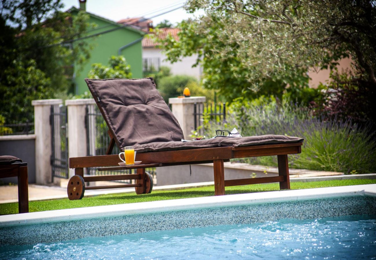 Villa in Rovinjsko Selo - Villa Sky near Rovinj for 10 people with private heated pool & children playground