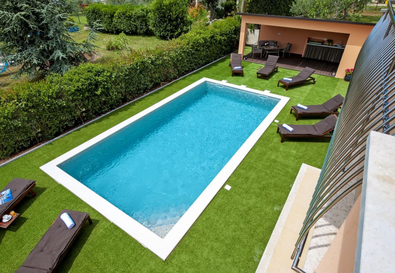 Villa in Rovinjsko Selo - Villa Sky near Rovinj for 10 people with private heated pool & children playground