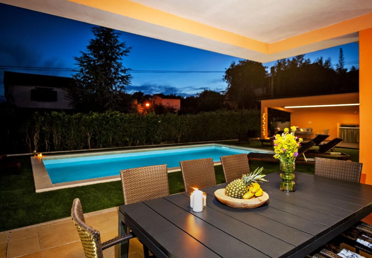 Villa in Rovinjsko Selo - Villa Sky near Rovinj for 10 people with private heated pool & children playground