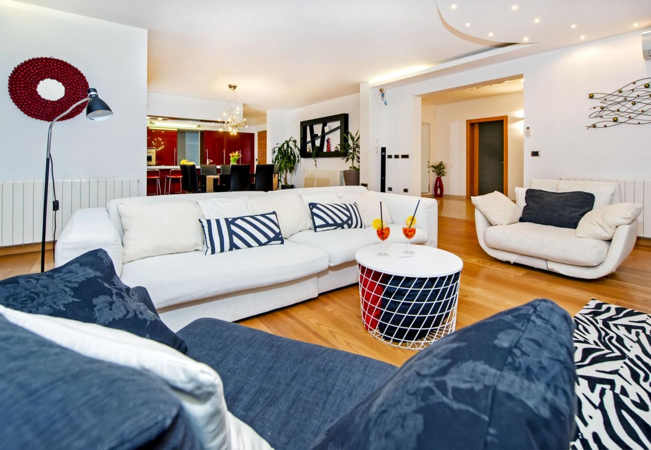 Villa in Rovinjsko Selo - Villa Sky near Rovinj for 10 people with private heated pool & children playground