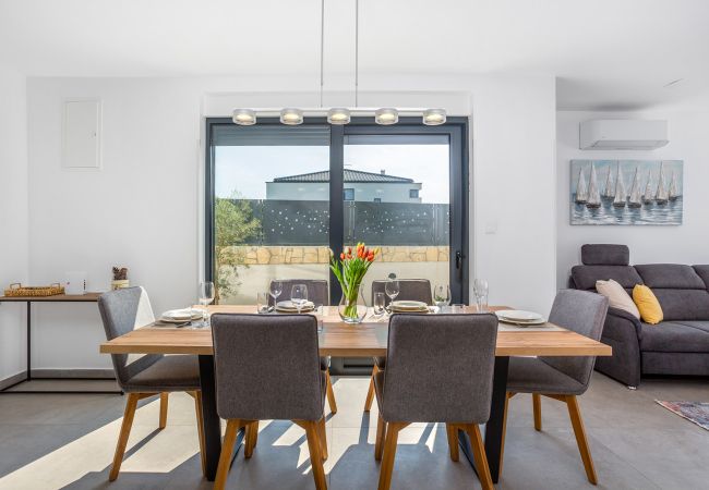 Villa in Malinska - Villa Larus on Island Krk for 6 people with sea view & only 500 m from the sea Villa in Malinska - Villa Larus on Island Krk for 6 people with sea view & only 500 m from the sea