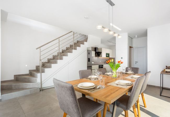 Villa in Malinska - Villa Larus on Island Krk for 6 people with sea view & only 500 m from the sea Villa in Malinska - Villa Larus on Island Krk for 6 people with sea view & only 500 m from the sea