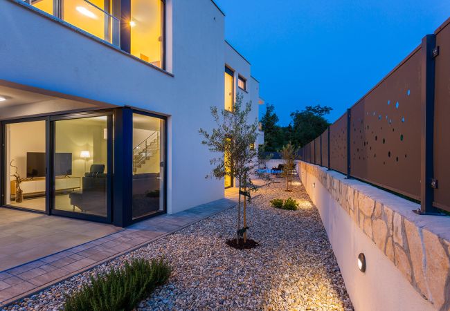 Villa in Malinska - Villa Larus on Island Krk for 6 people with sea view & only 500 m from the sea Villa in Malinska - Villa Larus on Island Krk for 6 people with sea view & only 500 m from the sea