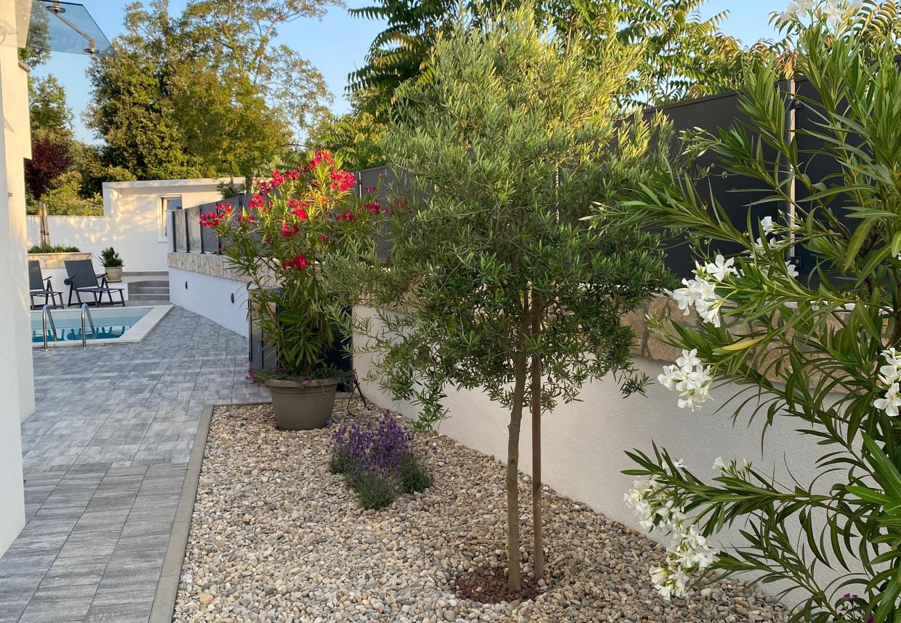 Villa in Malinska - Villa Larus on Island Krk for 6 people with sea view & only 500 m from the sea