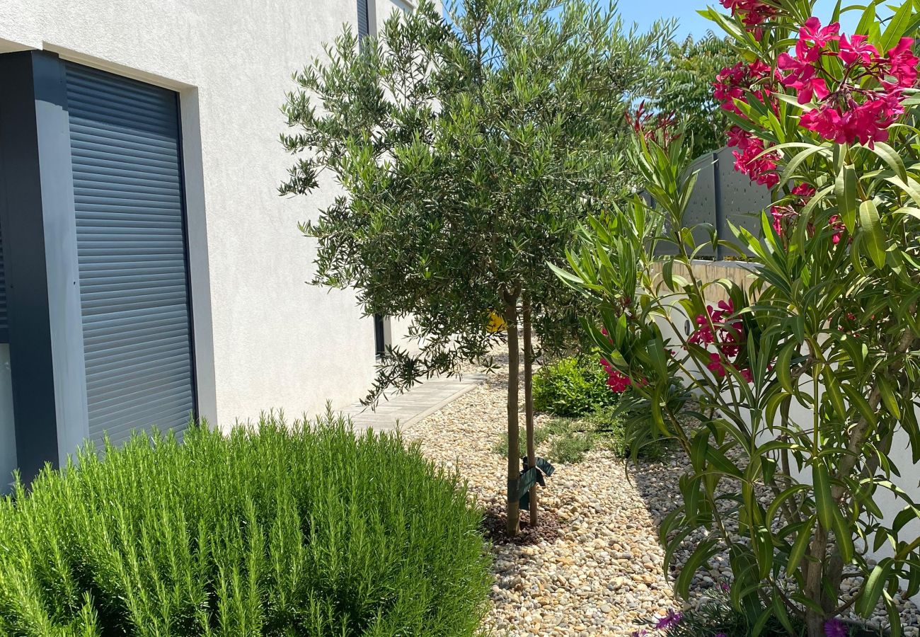 Villa in Malinska - Villa Larus on Island Krk for 6 people with sea view & only 500 m from the sea