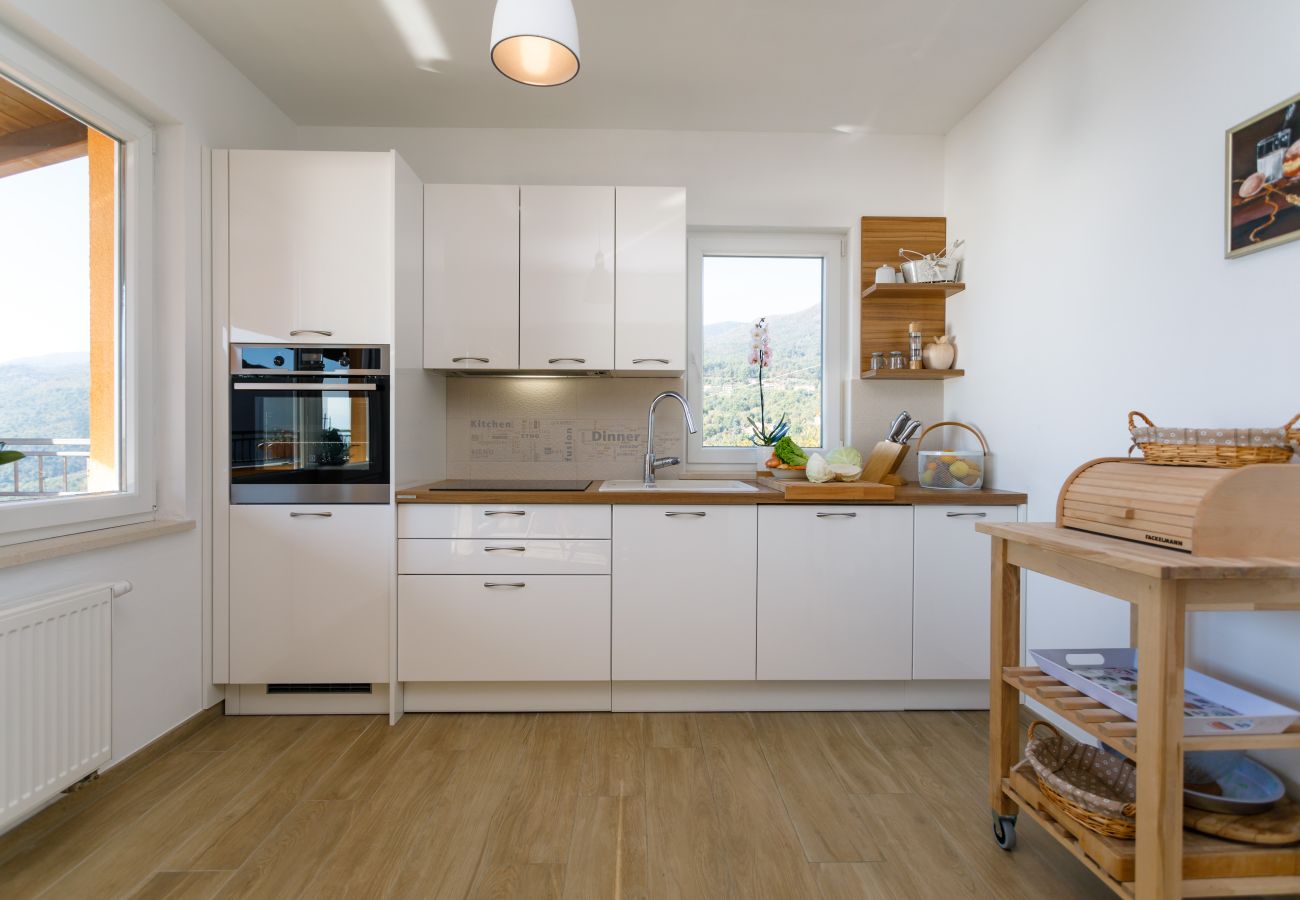 Villa in Opatija - Villa Ivetta for 10 people near Opatija with sea view & children playground