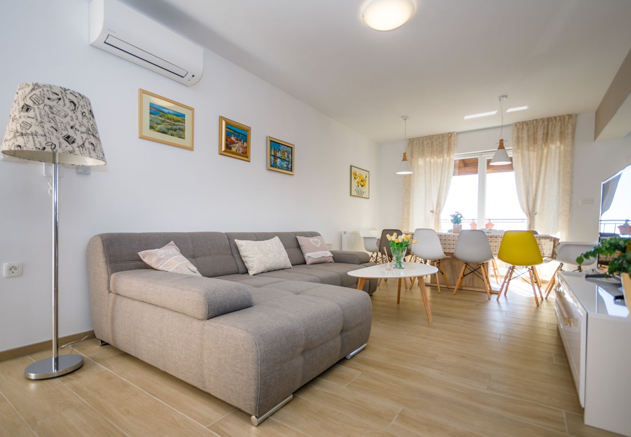 Villa in Opatija - Villa Ivetta for 10 people near Opatija with sea view & children playground