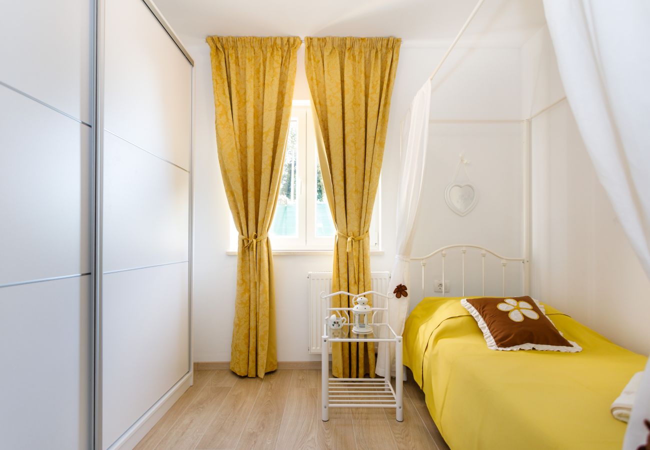 Villa in Opatija - Villa Ivetta for 10 people near Opatija with sea view & children playground