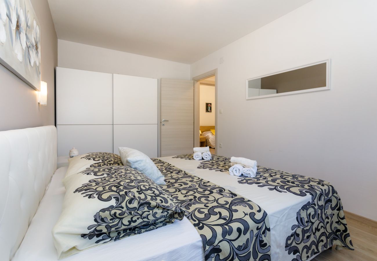 Villa in Opatija - Villa Ivetta for 10 people near Opatija with sea view & children playground