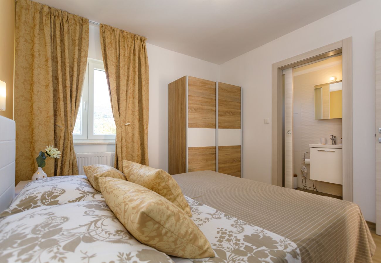 Villa in Opatija - Villa Ivetta for 10 people near Opatija with sea view & children playground