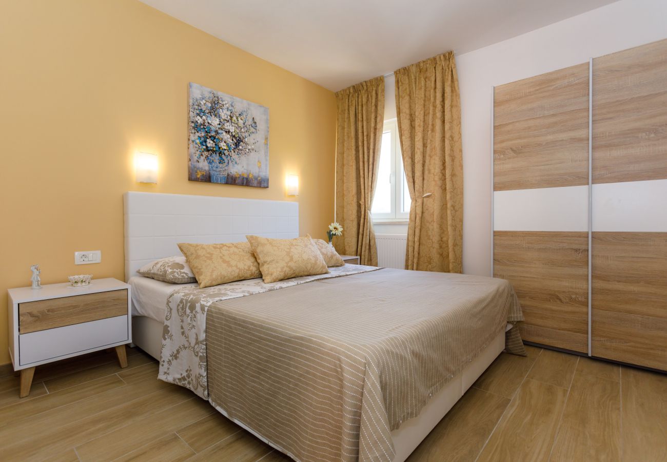 Villa in Opatija - Villa Ivetta for 10 people near Opatija with sea view & children playground