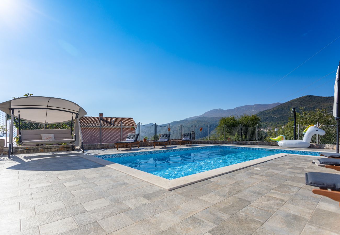 Villa in Opatija - Villa Ivetta for 10 people near Opatija with sea view & children playground