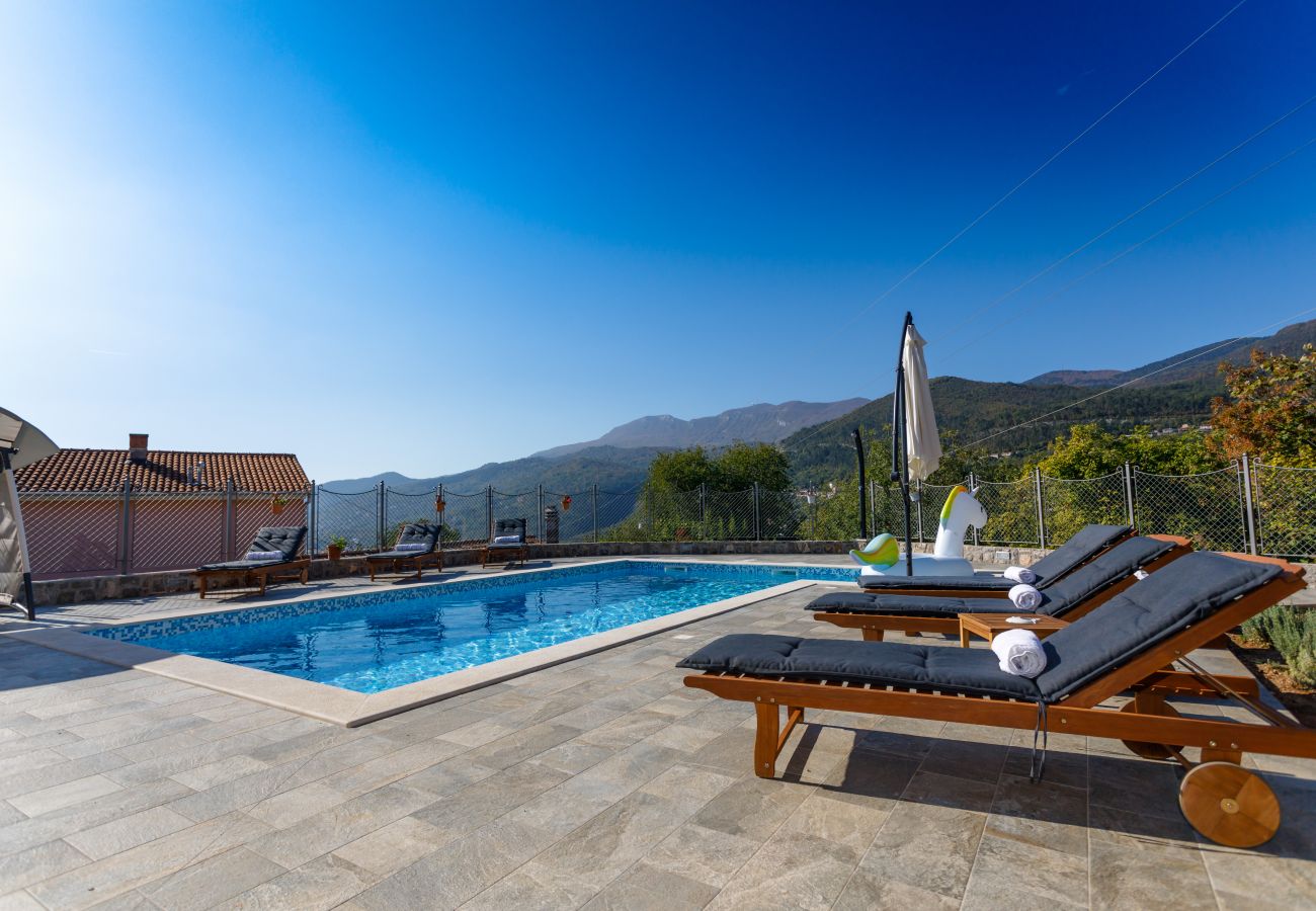 Villa in Opatija - Villa Ivetta for 10 people near Opatija with sea view & children playground