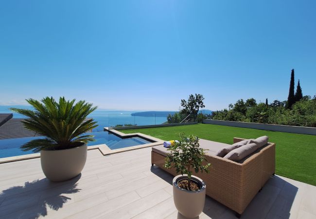Villa in Mošcenicka Draga - Villa Levant for 10 people near Opatija with jacuzzi & sea view Villa in Mošcenicka Draga - Villa Levant for 10 people near Opatija with jacuzzi & sea view