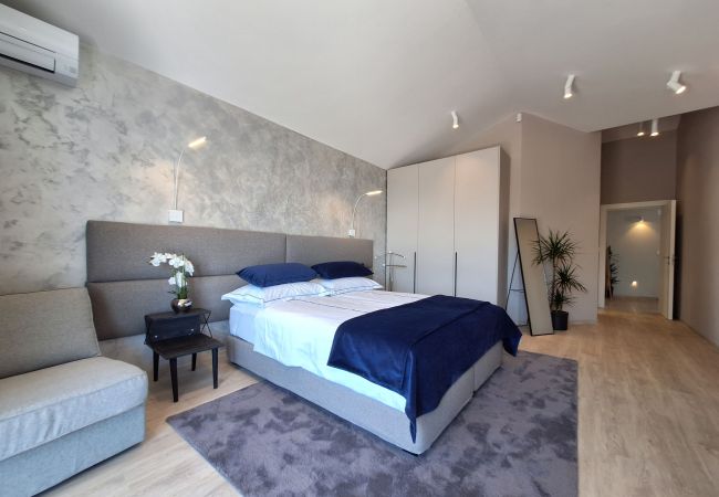 Villa in Mošcenicka Draga - Villa Levant for 10 people near Opatija with jacuzzi & sea view Villa in Mošcenicka Draga - Villa Levant for 10 people near Opatija with jacuzzi & sea view