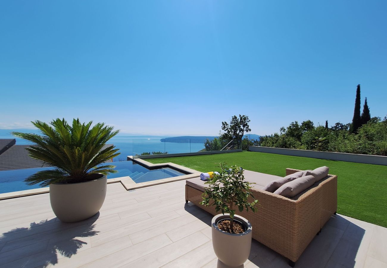 Villa in Mošcenicka Draga - Villa Levant for 10 people near Opatija with jacuzzi & sea view