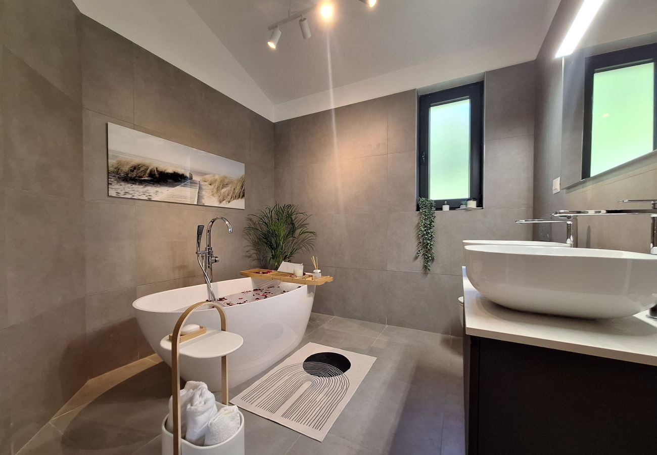 Villa in Mošcenicka Draga - Villa Levant for 10 people near Opatija with jacuzzi & sea view