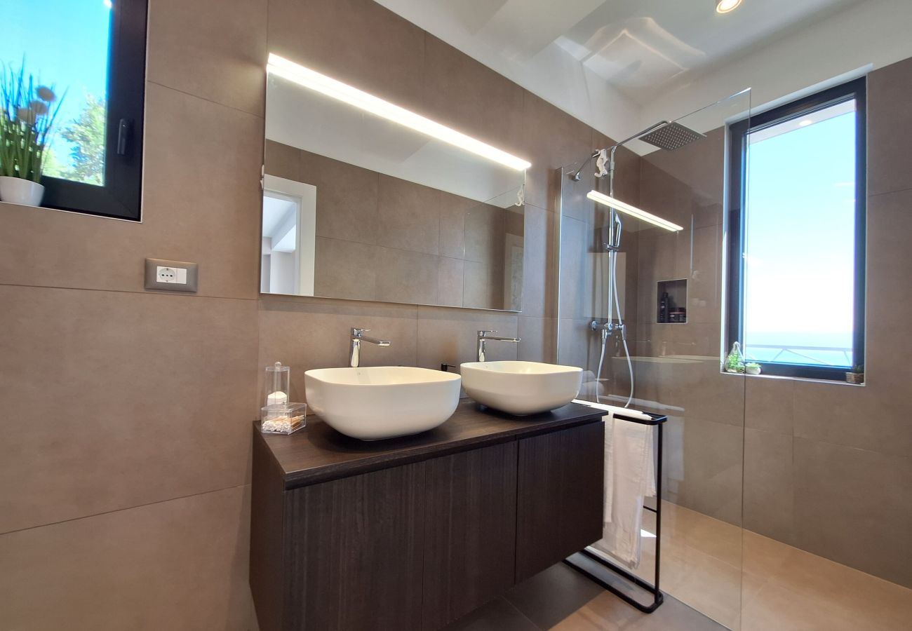 Villa in Mošcenicka Draga - Villa Levant for 10 people near Opatija with jacuzzi & sea view