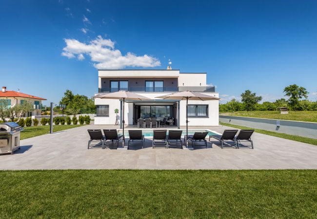 Villa in Juršici - Villa Ana Škicini for 10 people with heated pool, kids activities and sea view near Novigrad Villa in Juršici - Villa Ana Škicini for 10 people with heated pool, kids activities and sea view near Novigrad