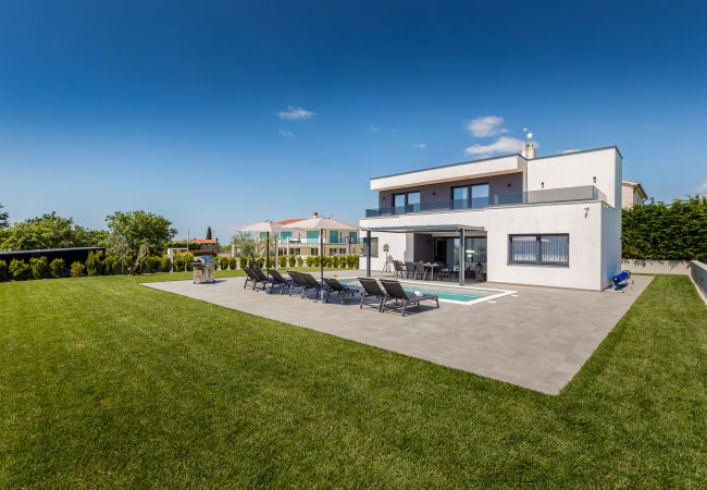 Villa in Juršici - Villa Ana Škicini for 10 people with heated pool, kids activities and sea view near Novigrad Villa in Juršici - Villa Ana Škicini for 10 people with heated pool, kids activities and sea view near Novigrad