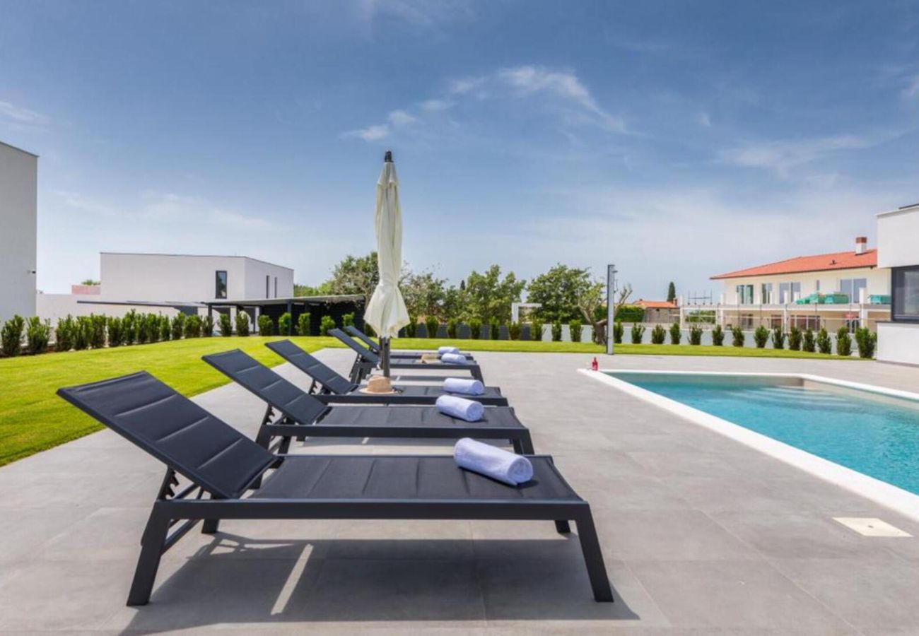 Villa in Juršici - Villa Ana Škicini for 10 people with private pool and sea view near Novigrad