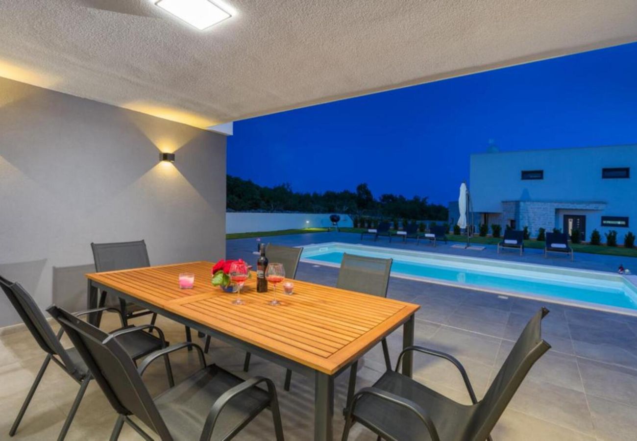 Villa in Juršici - Villa Ana Škicini for 10 people with private pool and sea view near Novigrad