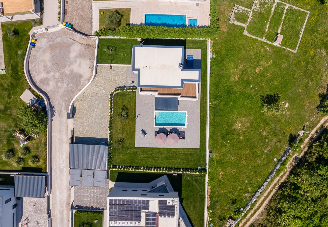 Villa in Juršici - Villa Ana Škicini for 10 people with heated pool, kids activities and sea view near Novigrad