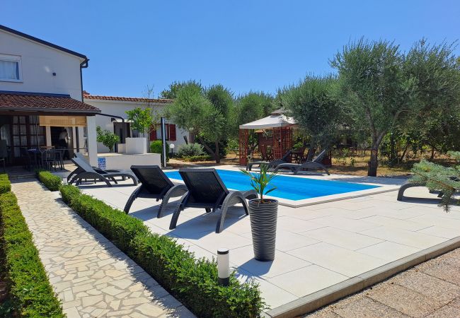 Villa in Valbandon - Villa Grace Felice for 8 people with private pool & only 2 km from the beach near Fažana Villa in Valbandon - Villa Grace Felice for 8 people with private pool & only 2 km from the beach near Fažana