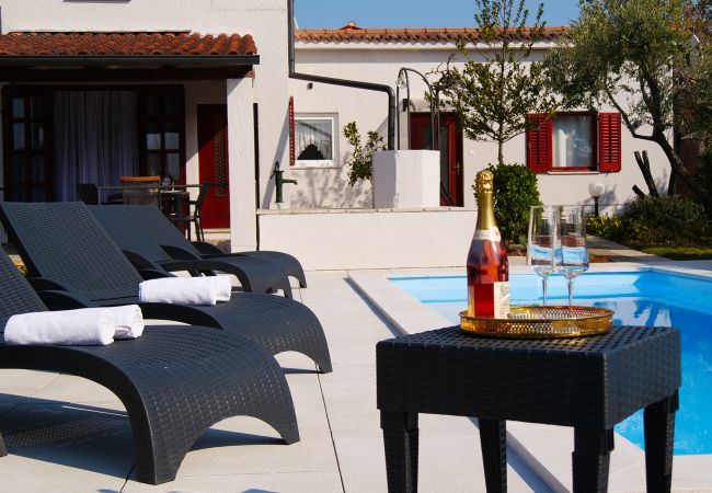 Villa in Valbandon - Villa Grace Felice for 8 people with private pool & only 2 km from the beach near Fažana Villa in Valbandon - Villa Grace Felice for 8 people with private pool & only 2 km from the beach near Fažana