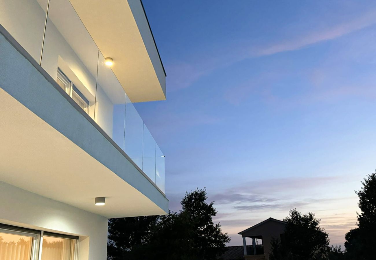 Villa in Bibici - Villa Nobel for 6 adults with private 40 m2 heated pool, outside bar & movie theatre - only for adults