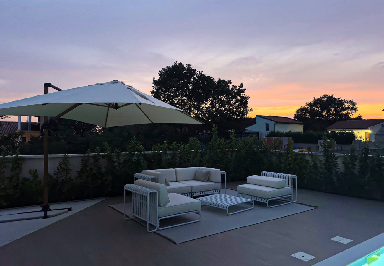 Villa in Bibici - Villa Nobel for 6 adults with private 40 m2 heated pool, outside bar & movie theatre - only for adults