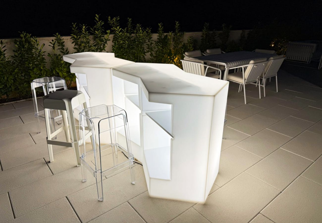Villa in Bibici - Villa Nobel for 6 adults with private 40 m2 heated pool, outside bar & movie theatre - only for adults